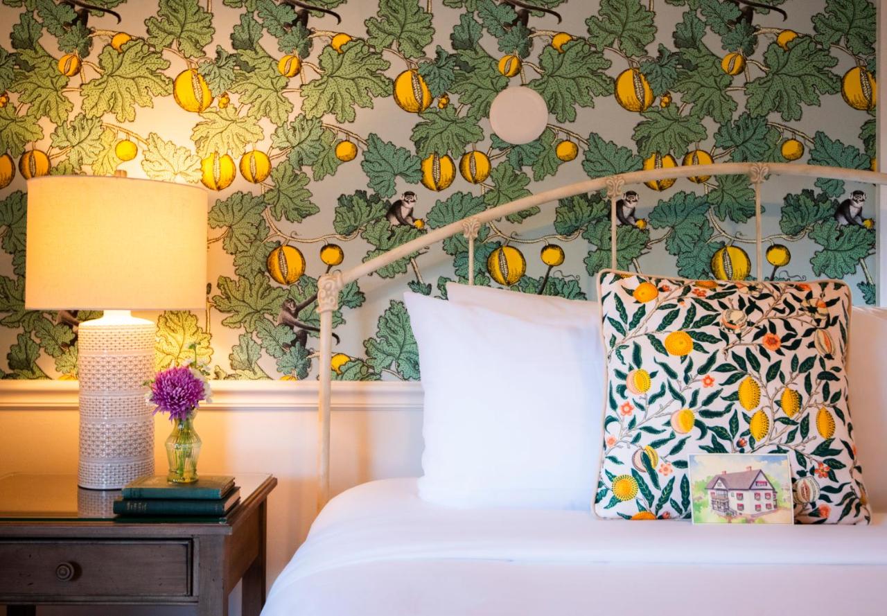 | Hearthside Inn
