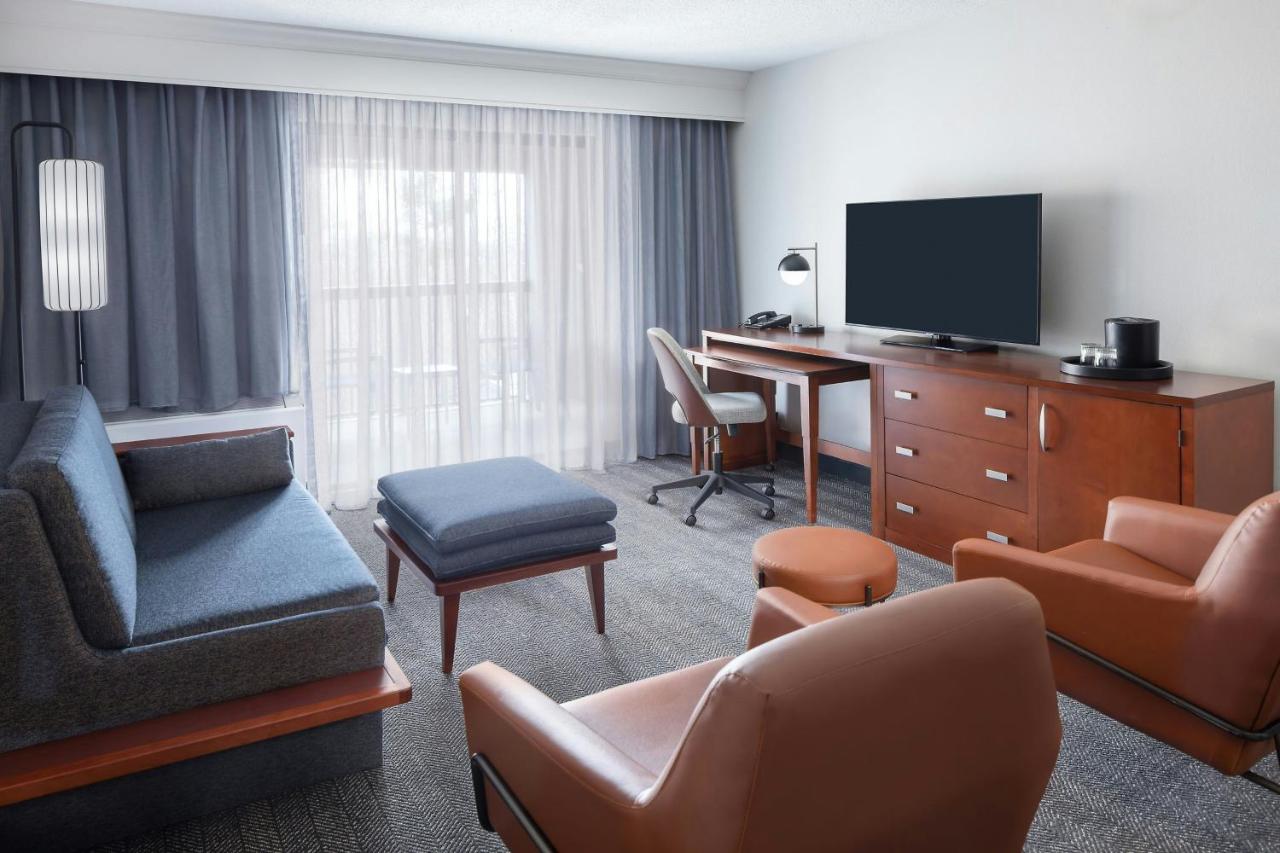 | Courtyard Burlington Williston