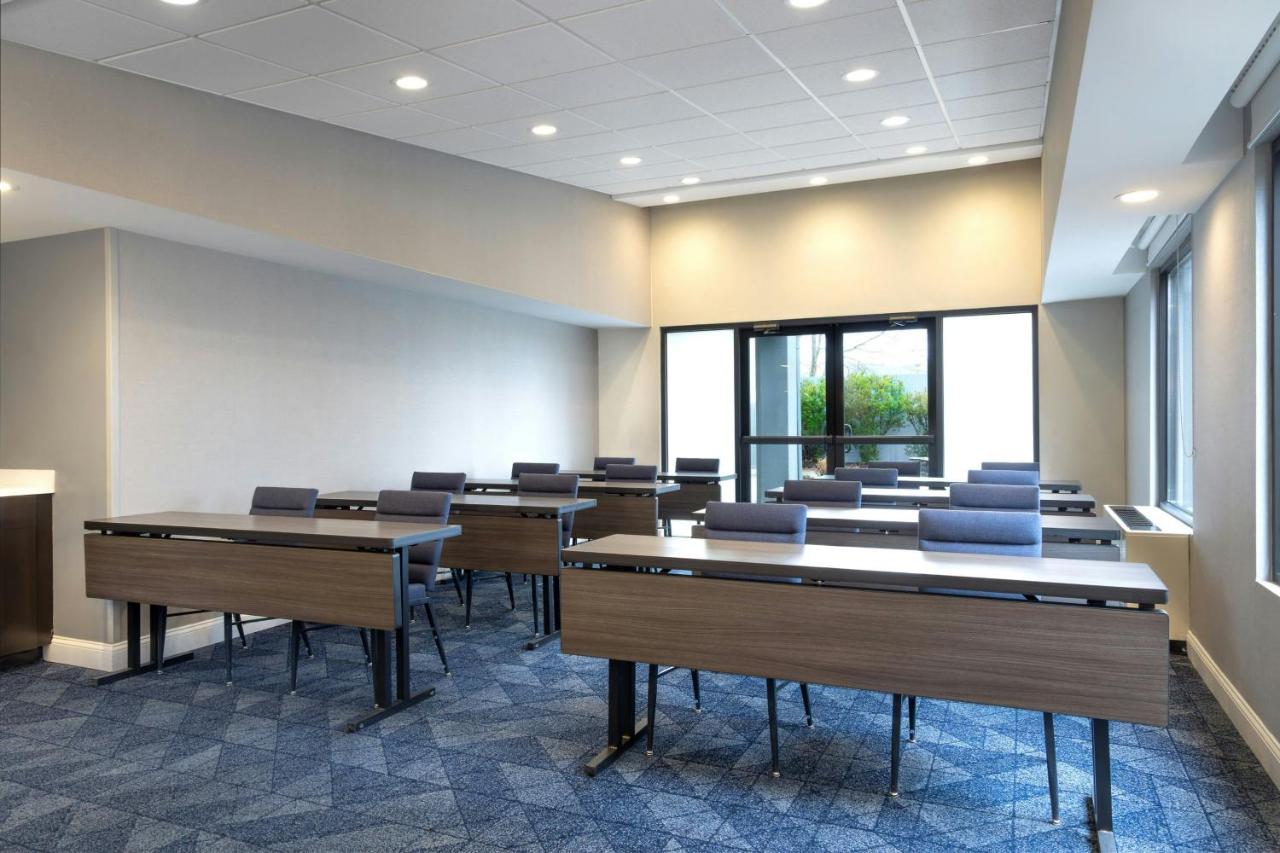 | Courtyard Burlington Williston