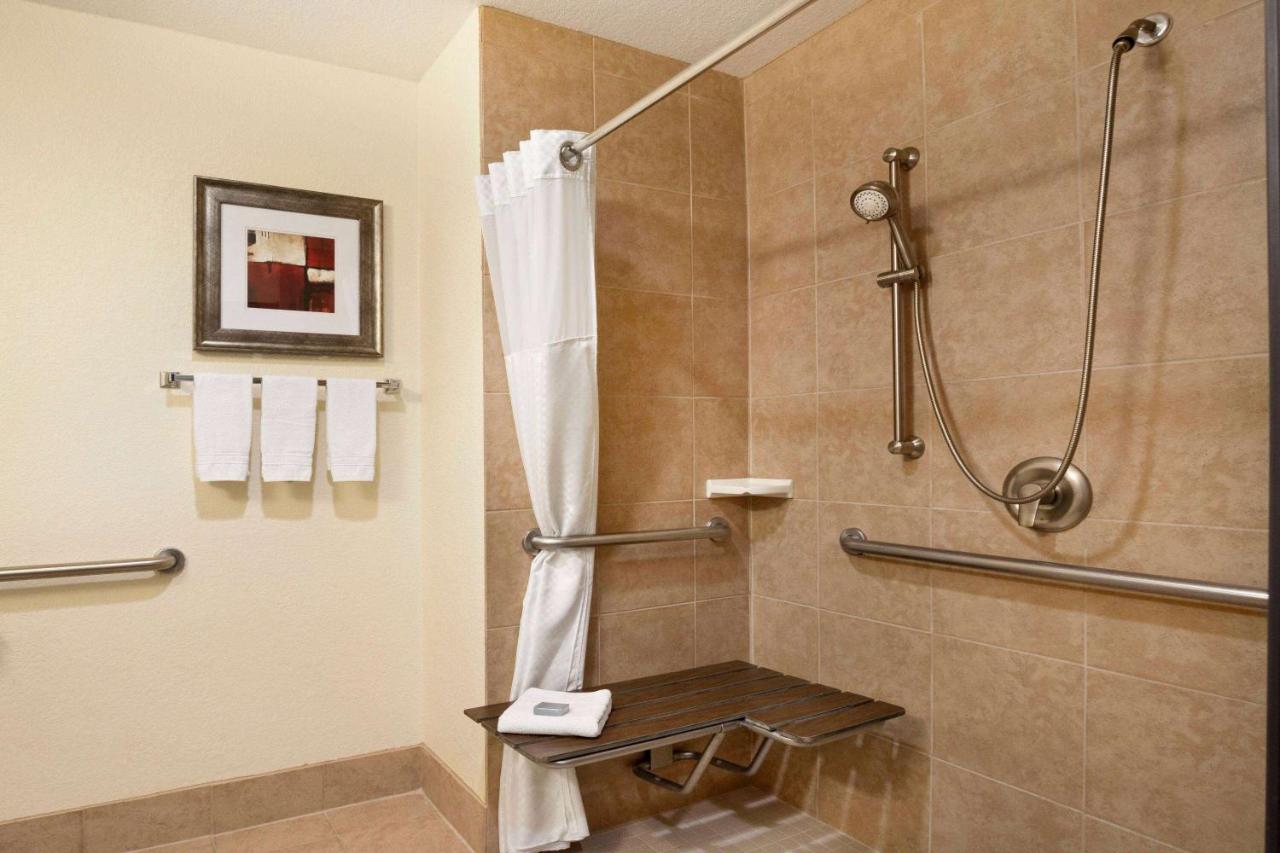 King Suite with Bath Tub - Mobility/Hearing Access - Non-Smoking at Wingate by Wyndham San Marcos