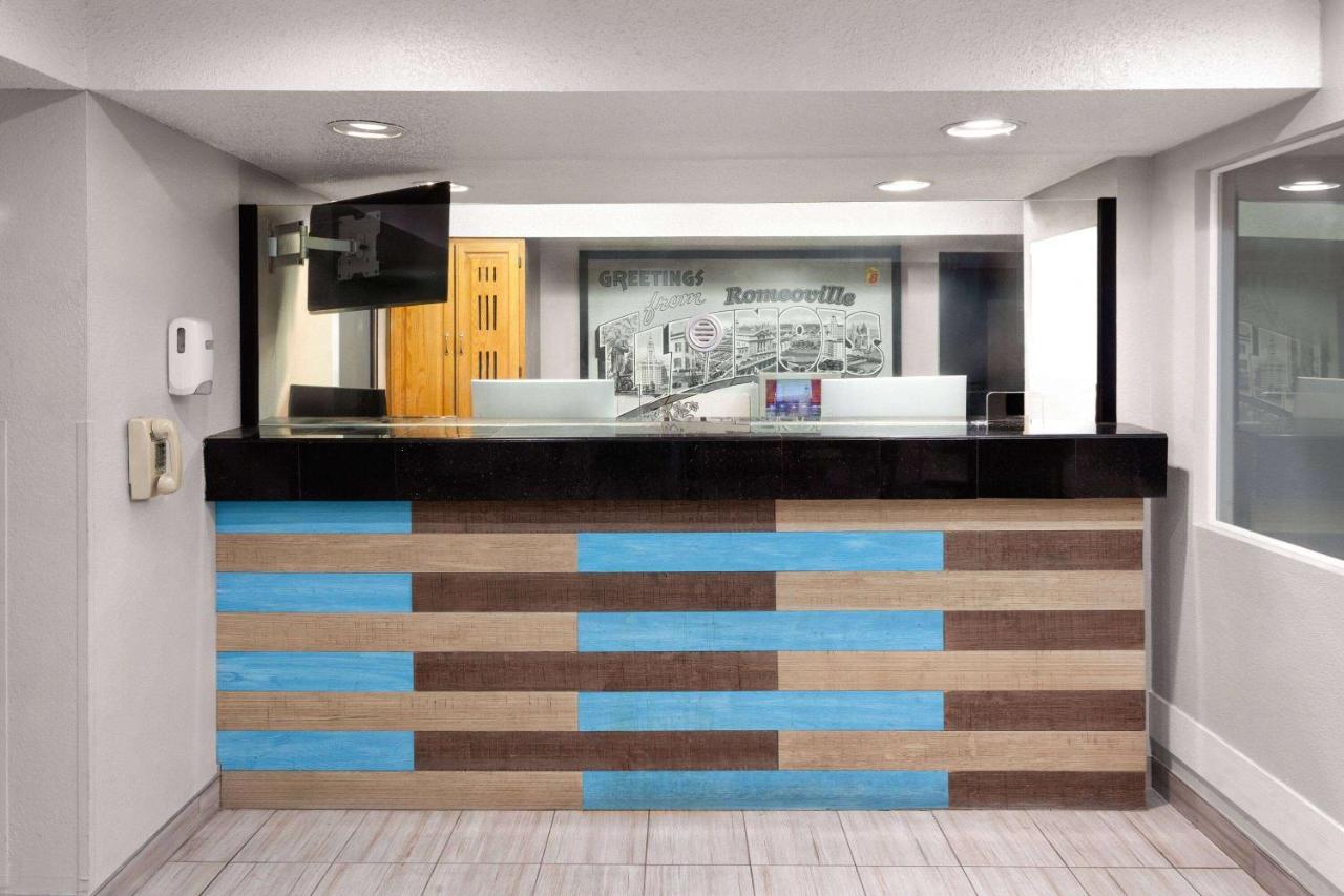 | Super 8 by Wyndham Romeoville Bolingbrook