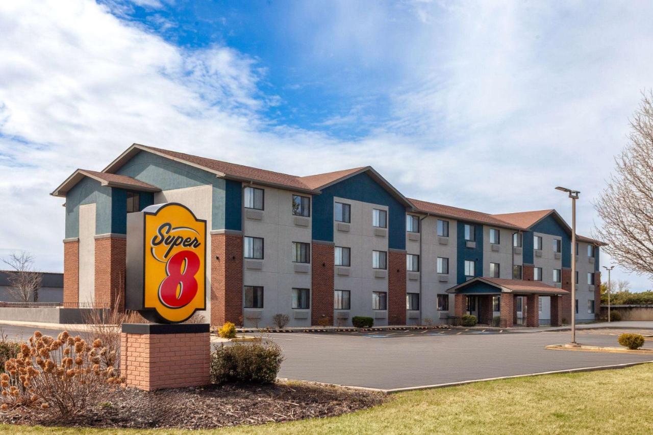 | Super 8 by Wyndham Romeoville Bolingbrook