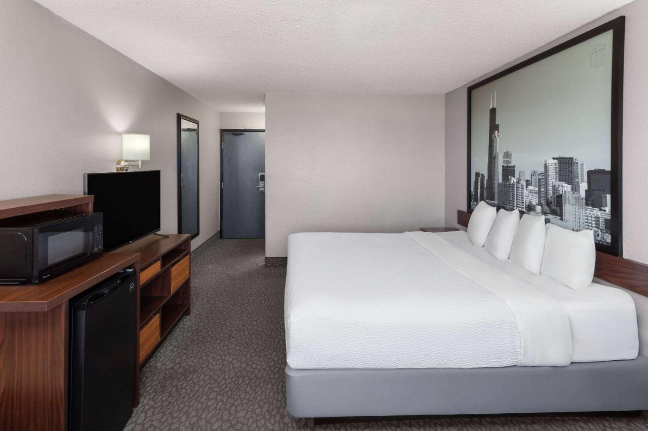  | Super 8 by Wyndham Romeoville Bolingbrook