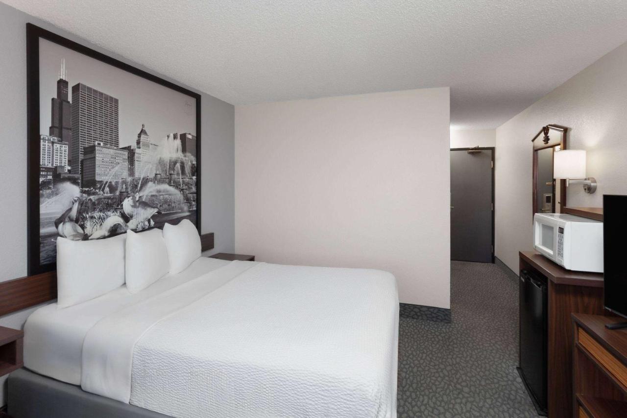 | Super 8 by Wyndham Romeoville Bolingbrook