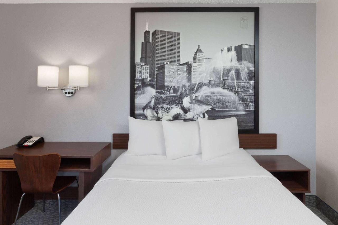 | Super 8 by Wyndham Romeoville Bolingbrook