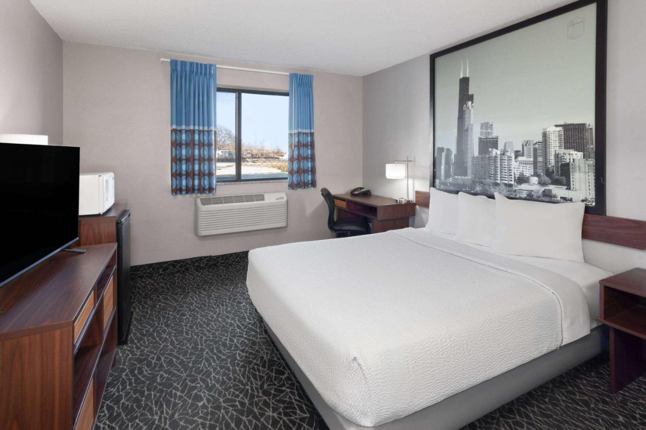 | Super 8 by Wyndham Romeoville Bolingbrook