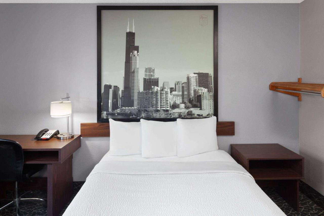 | Super 8 by Wyndham Romeoville Bolingbrook