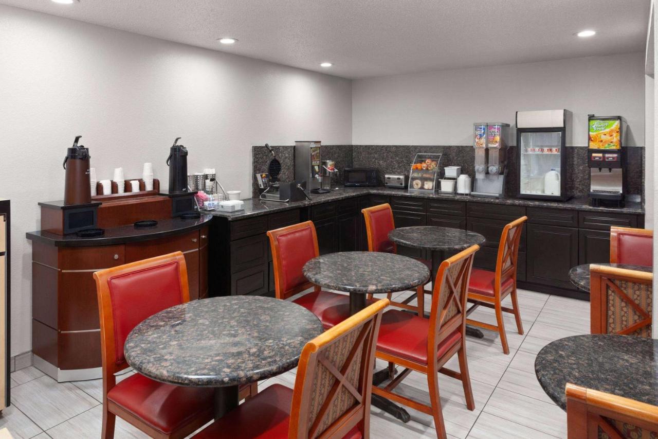 | Super 8 by Wyndham Romeoville Bolingbrook