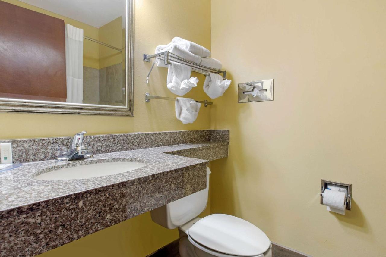 King Room - Non-Smoking at Quality Inn Williamston