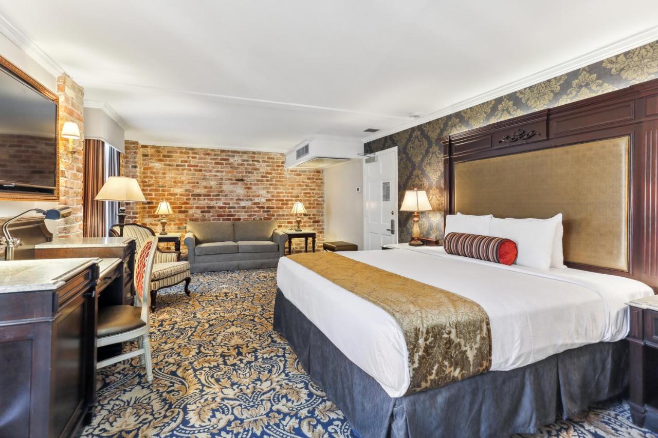 Suite at Place d'Armes Hotel