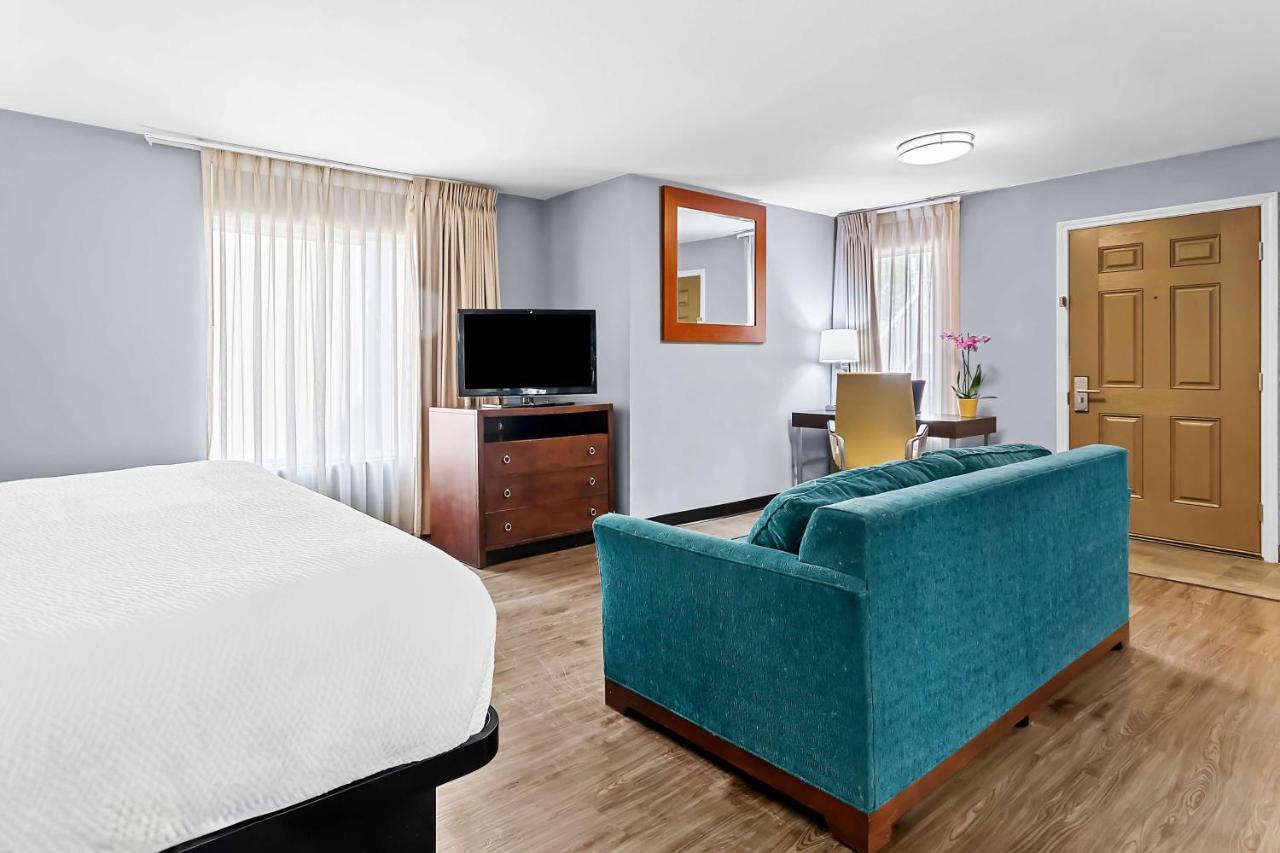 King Suite with Bath Tub - Disability Access at SureStay Studio by Best Western Pensacola