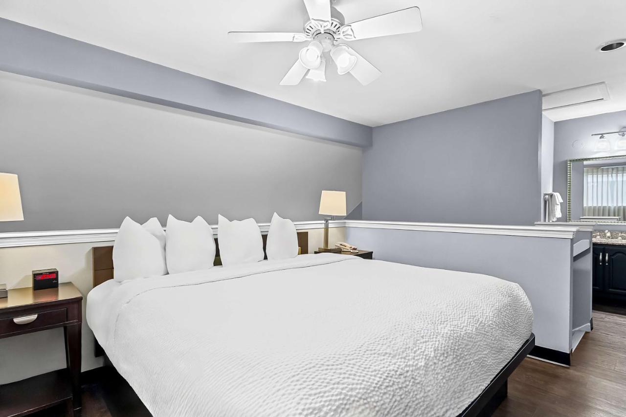 King Suite with Separate Bedroom at SureStay Studio by Best Western Pensacola