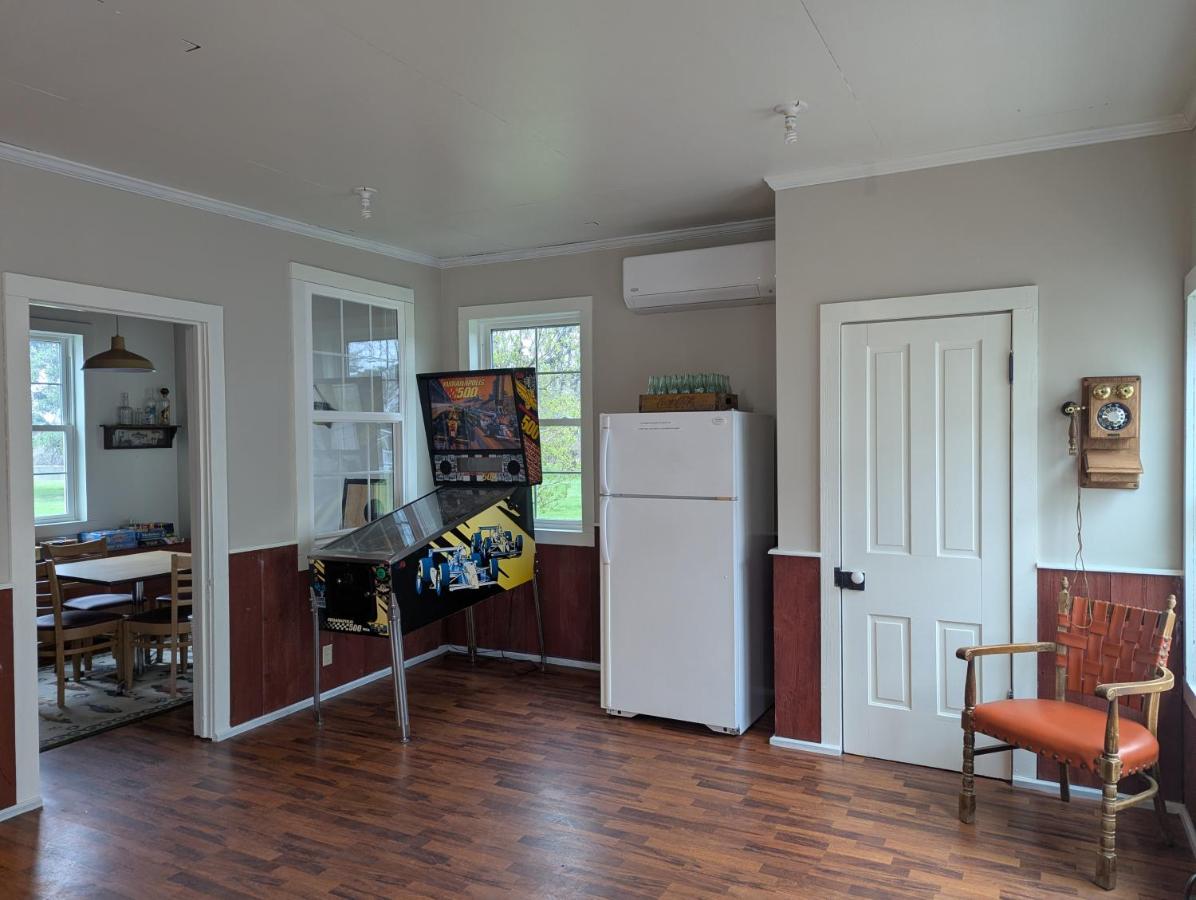 | Farrell House Lodge at Sunnybrook Trout Club