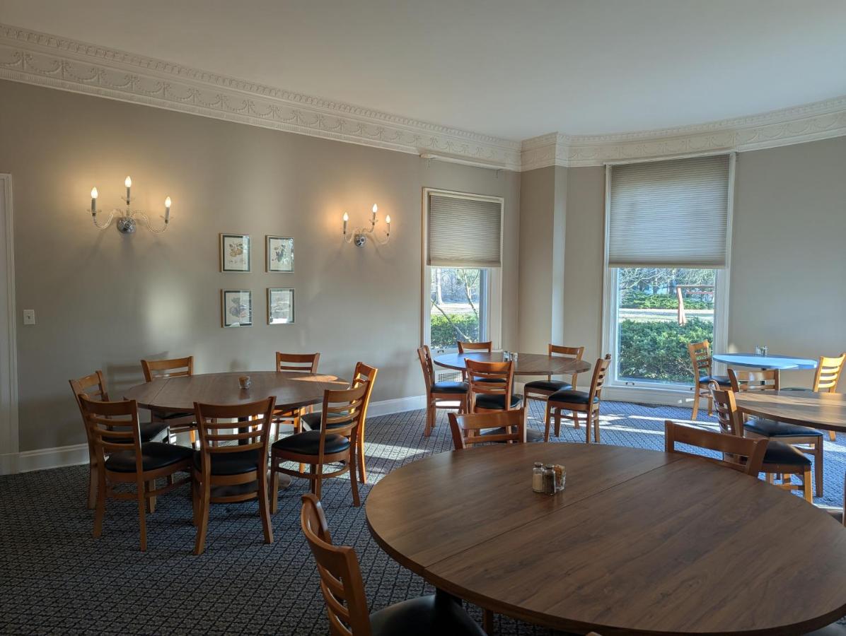 | Farrell House Lodge at Sunnybrook Trout Club