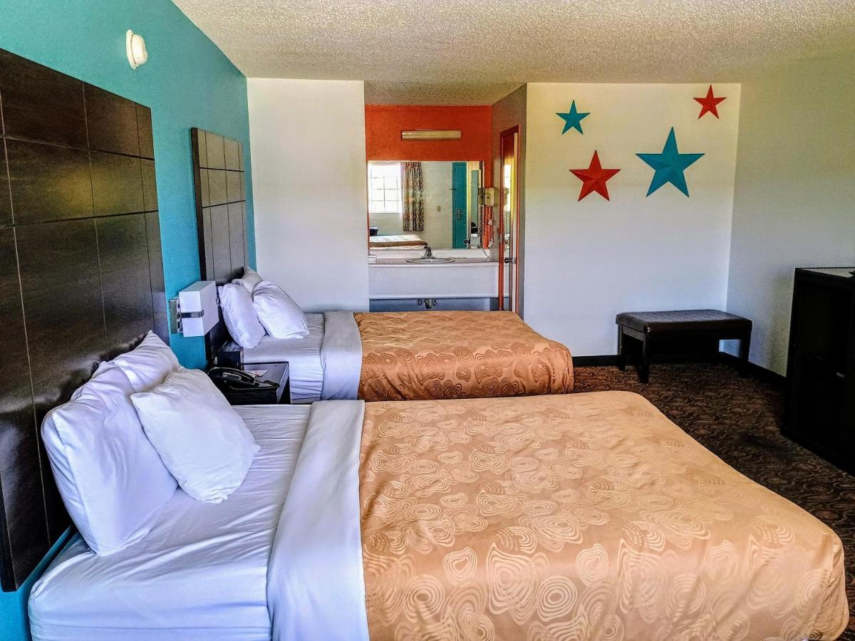 | Southern Oaks Inn Near IMAX