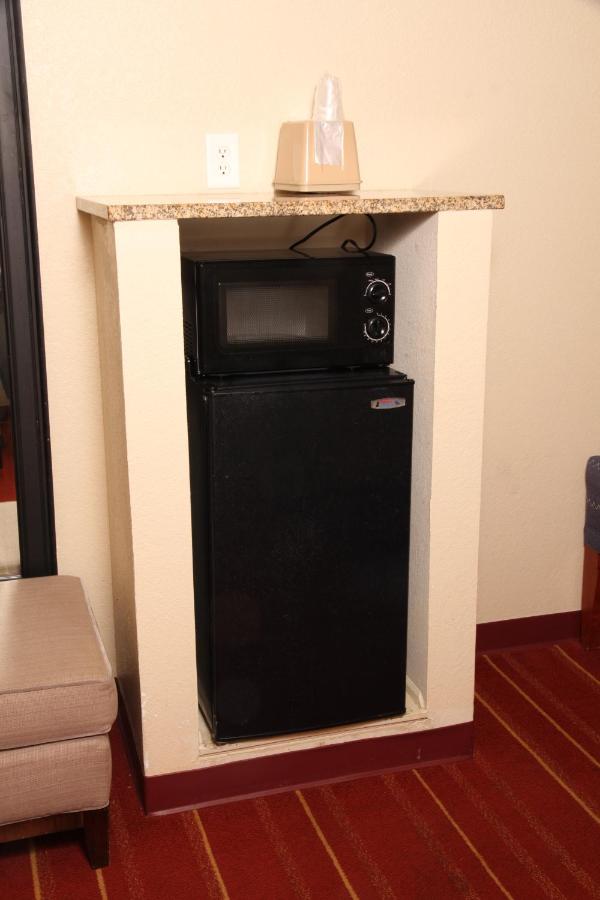 King Studio Suite - Non-Smoking at Days Inn by Wyndham Semmes/Mobile