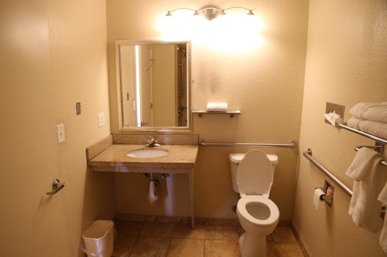 Deluxe King Room - Disability Access/Non-Smoking at Days Inn by Wyndham Semmes/Mobile