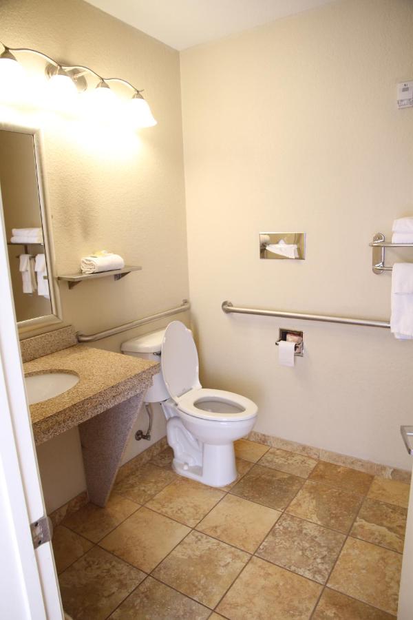 Deluxe King Room - Disability Access/Non-Smoking at Days Inn by Wyndham Semmes/Mobile