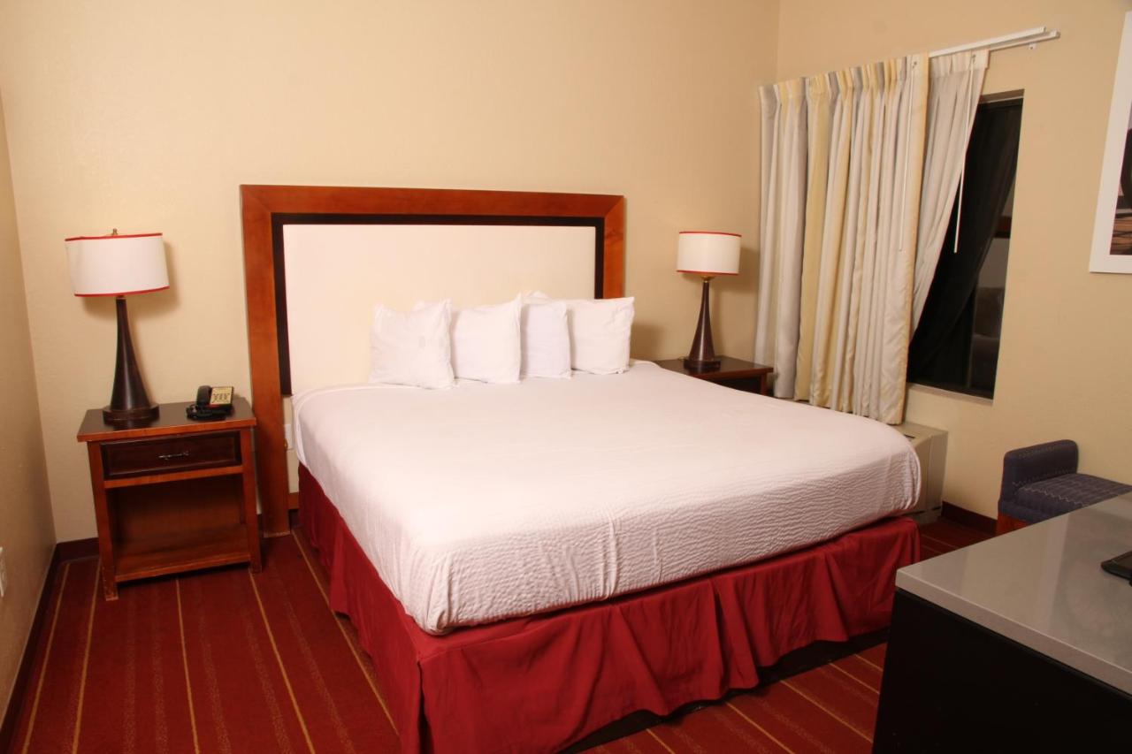 One-Bedroom King Suite - Non-Smoking at Days Inn by Wyndham Semmes/Mobile