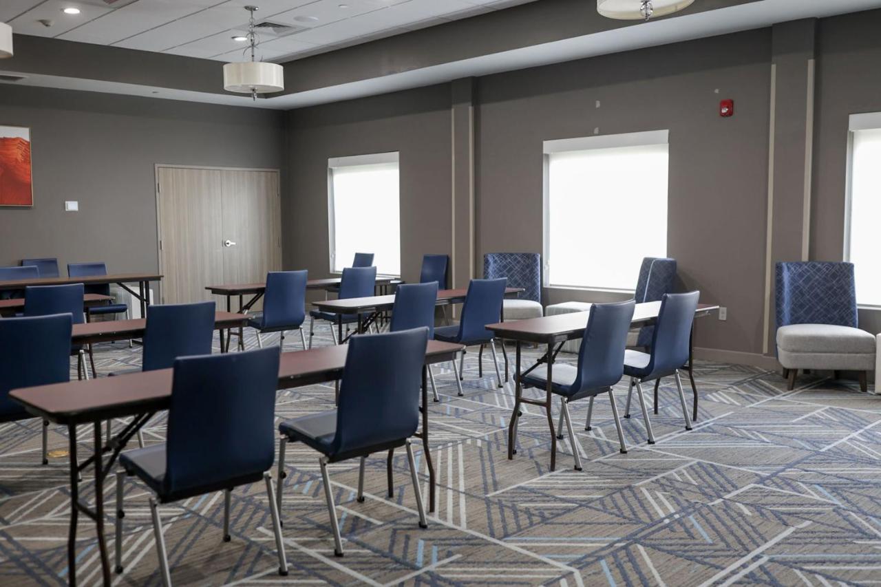  | Holiday Inn Express & Suites Memphis Arpt Elvis Presley Blv, an IHG Hotel