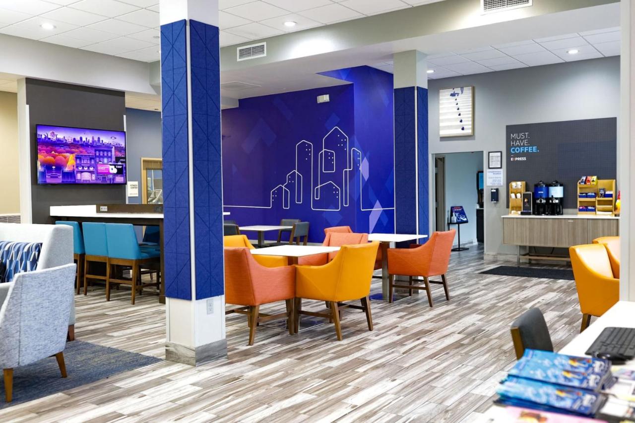  | Holiday Inn Express & Suites Memphis Arpt Elvis Presley Blv, an IHG Hotel
