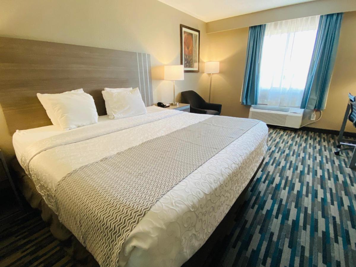 King Room with Bath Tub - Disability Access/Non-Smoking at Best Western Edinburgh/Columbus