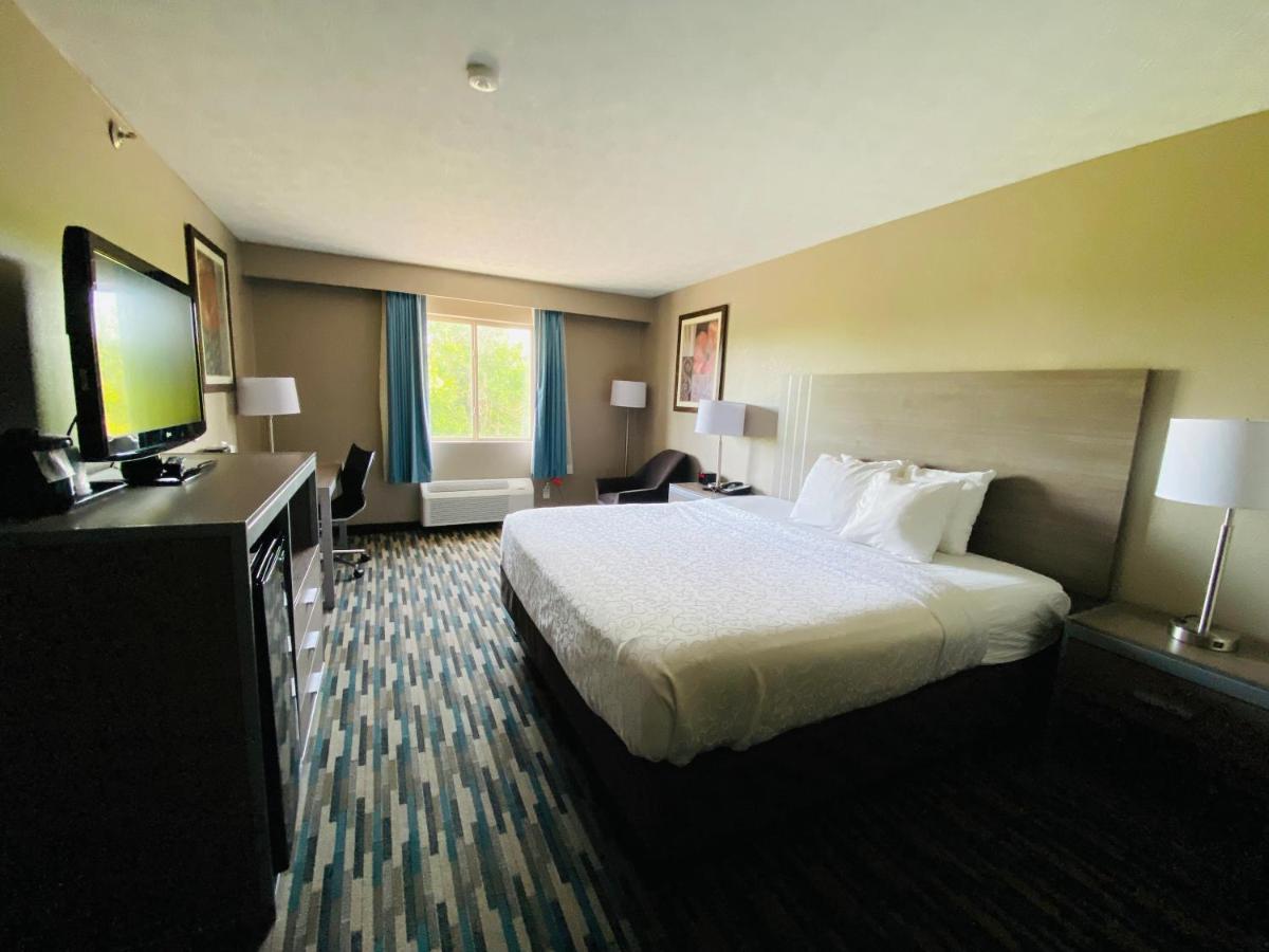 King Room with Bath Tub - Disability Access/Non-Smoking at Best Western Edinburgh/Columbus