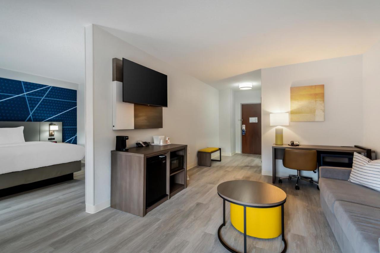 King Suite - Non Smoking/Upper Floor at Comfort Inn & Suites Lexington South