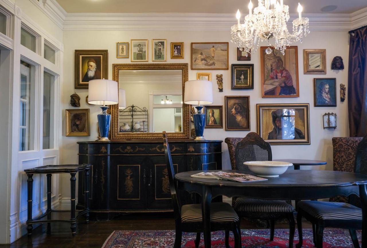 | Dickson Street Inn