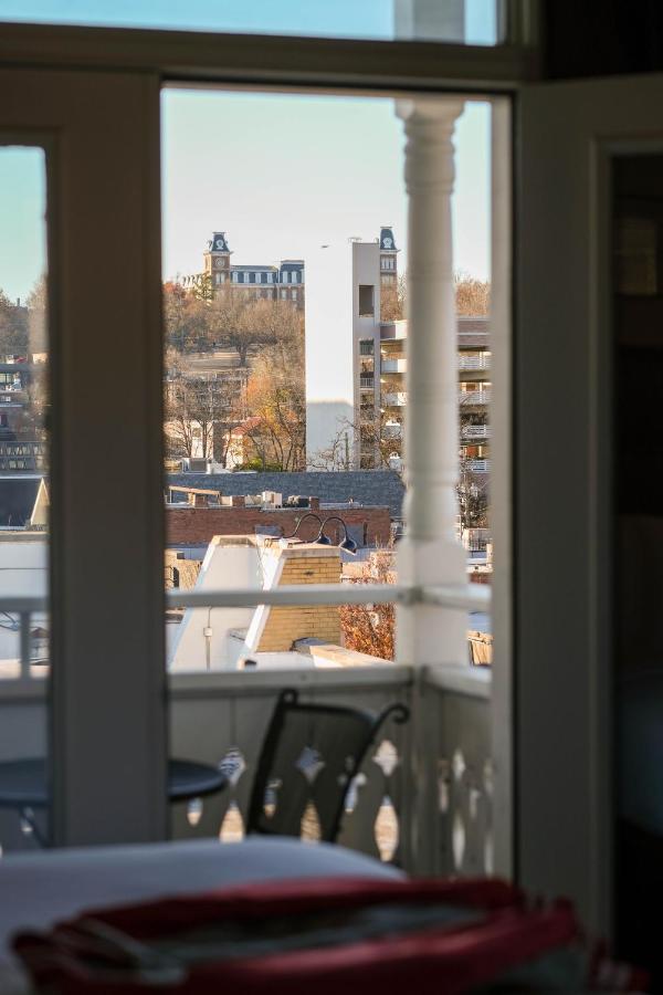 | Dickson Street Inn