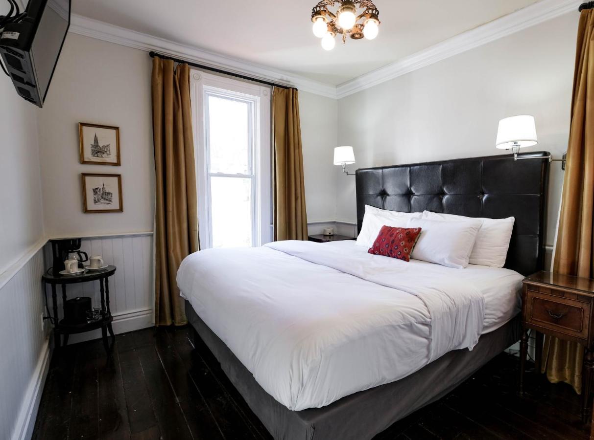 | Dickson Street Inn