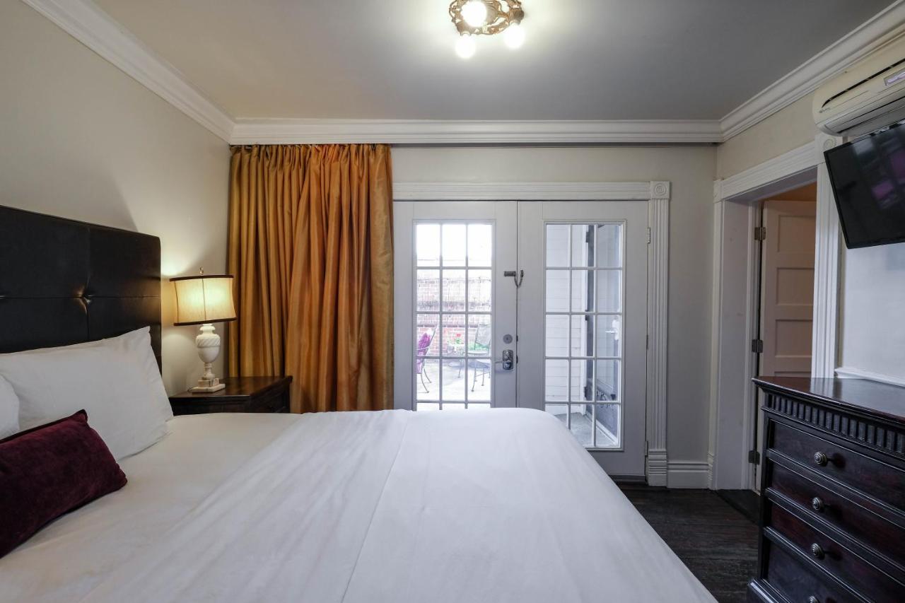 | Dickson Street Inn