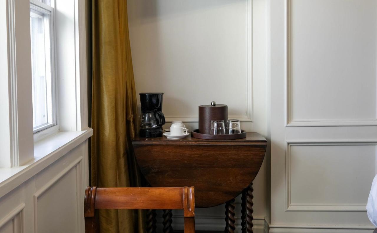 | Dickson Street Inn