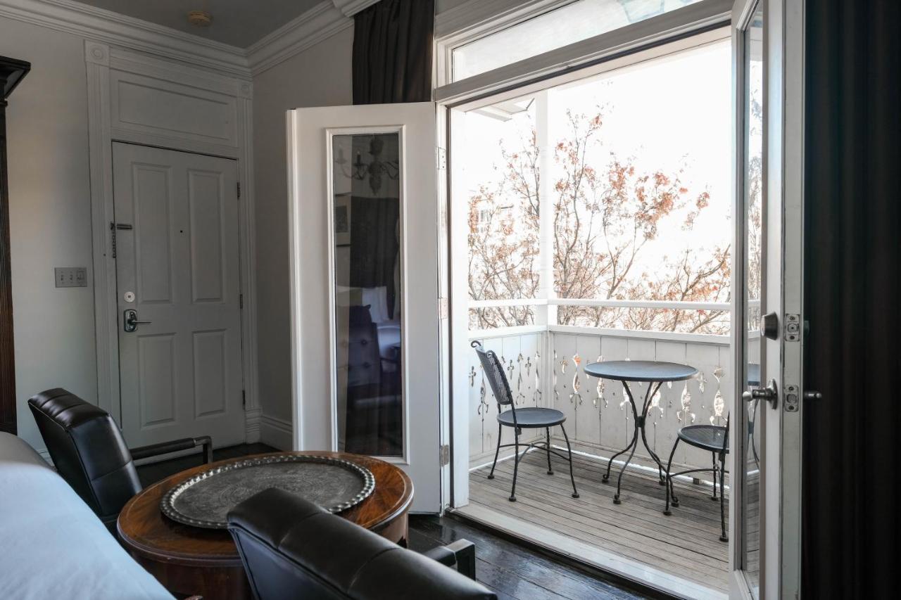 | Dickson Street Inn