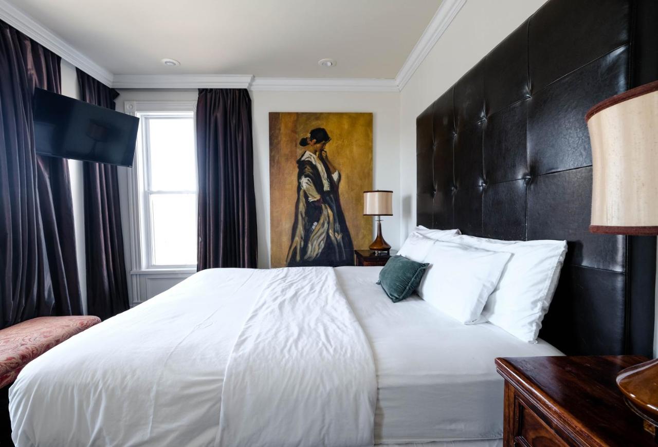 | Dickson Street Inn