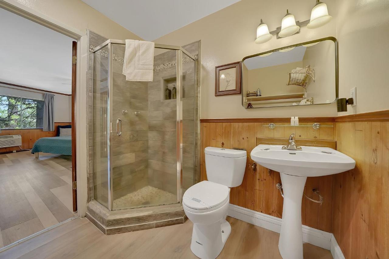 Single Room with Mountain View at Narrow Gauge Inn