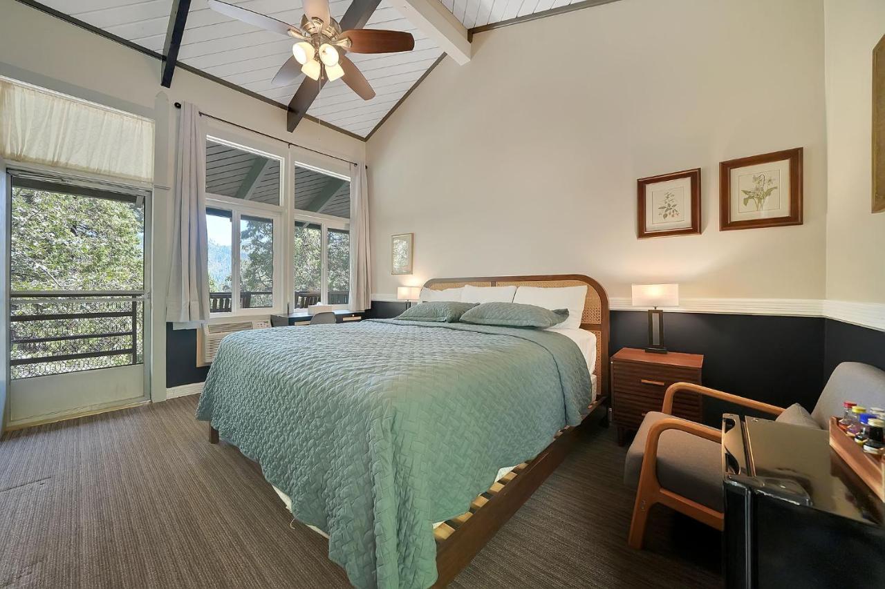 Single Room with Mountain View at Narrow Gauge Inn