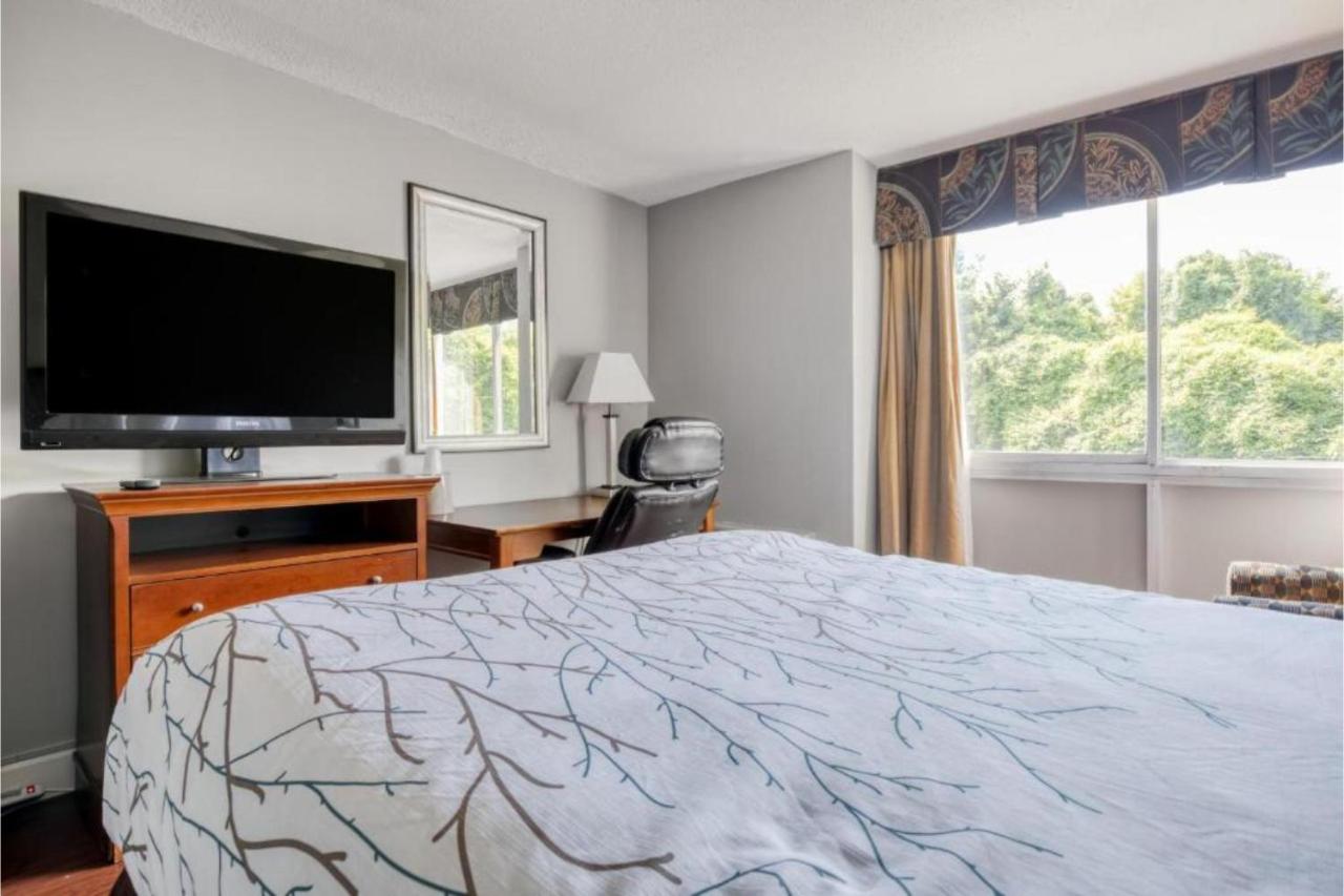 King Room - Disability Access at Gardentree Hotels Memphis East near I 40