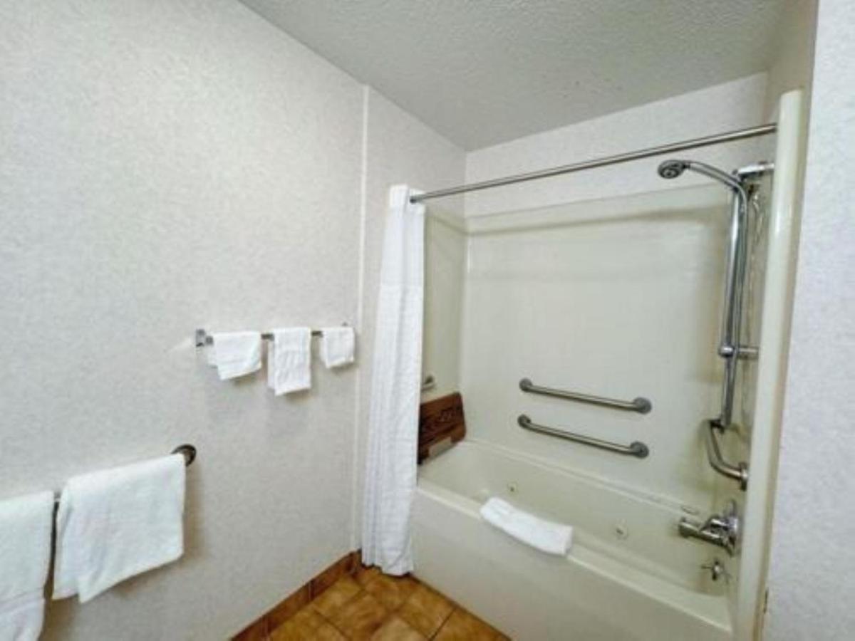  | FairBridge Inn & Suites Batavia - Darien Amusement Park