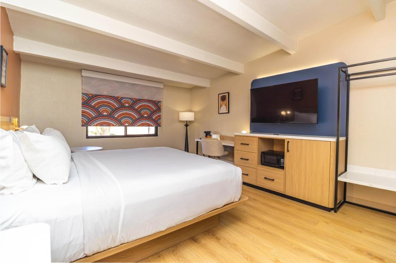 King Room - Non-Smoking at Ramada by Wyndham Davenport Orlando South
