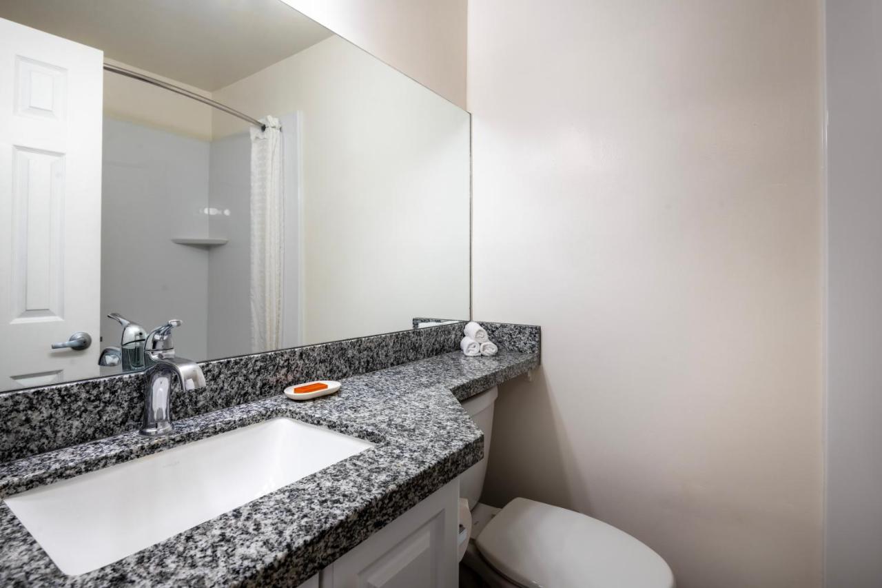 King Kitchen Studio at Hotel Pepper Tree Boutique Kitchen Studios - Anaheim