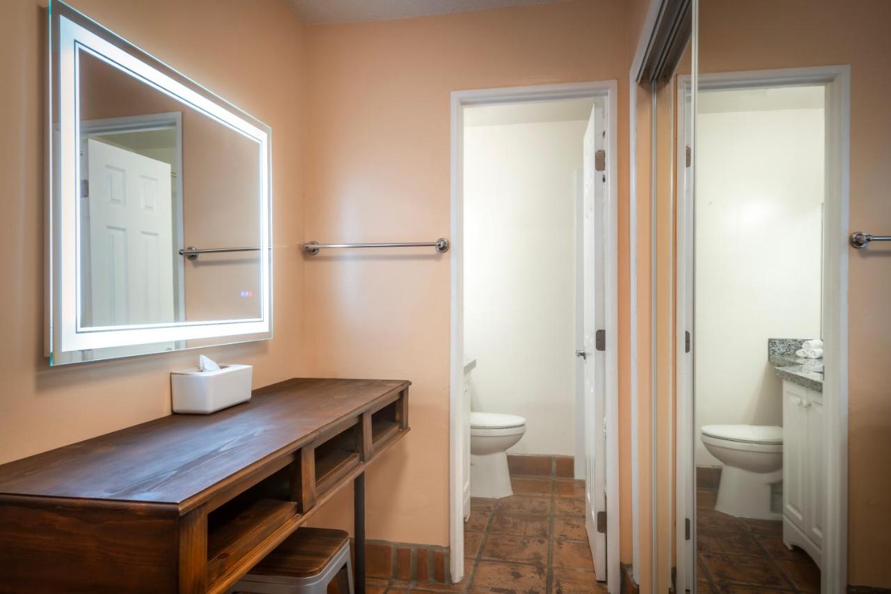 King Kitchen Studio at Hotel Pepper Tree Boutique Kitchen Studios - Anaheim