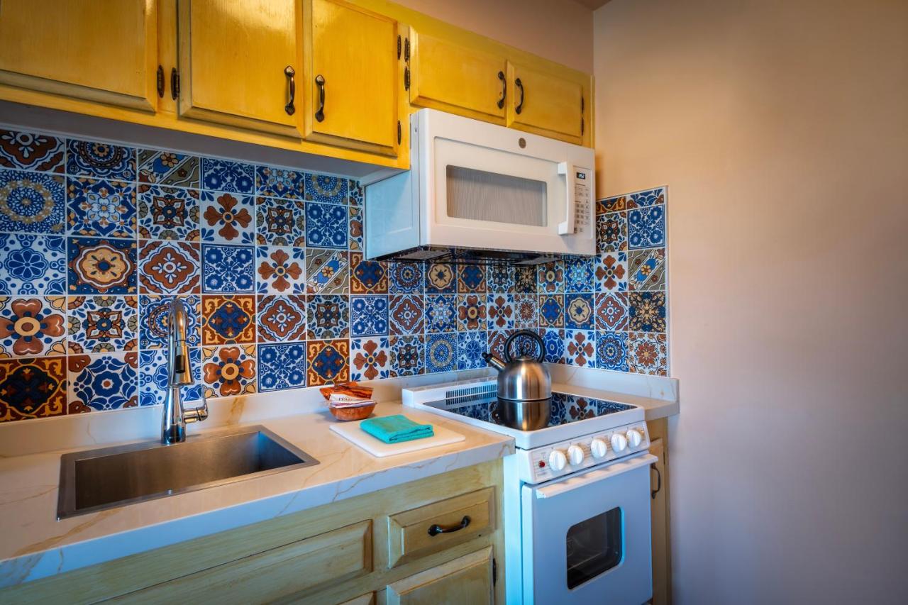 King Kitchen Studio at Hotel Pepper Tree Boutique Kitchen Studios - Anaheim
