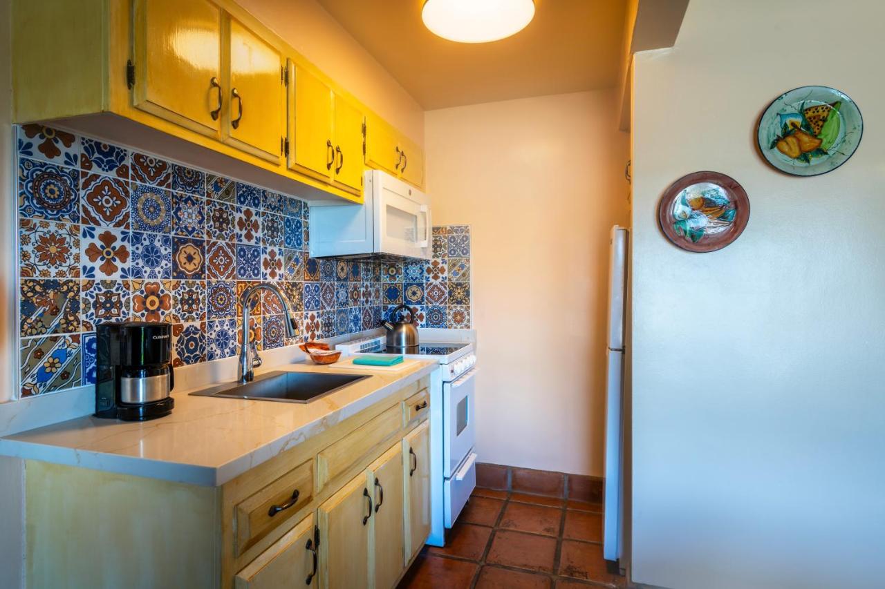King Kitchen Studio at Hotel Pepper Tree Boutique Kitchen Studios - Anaheim