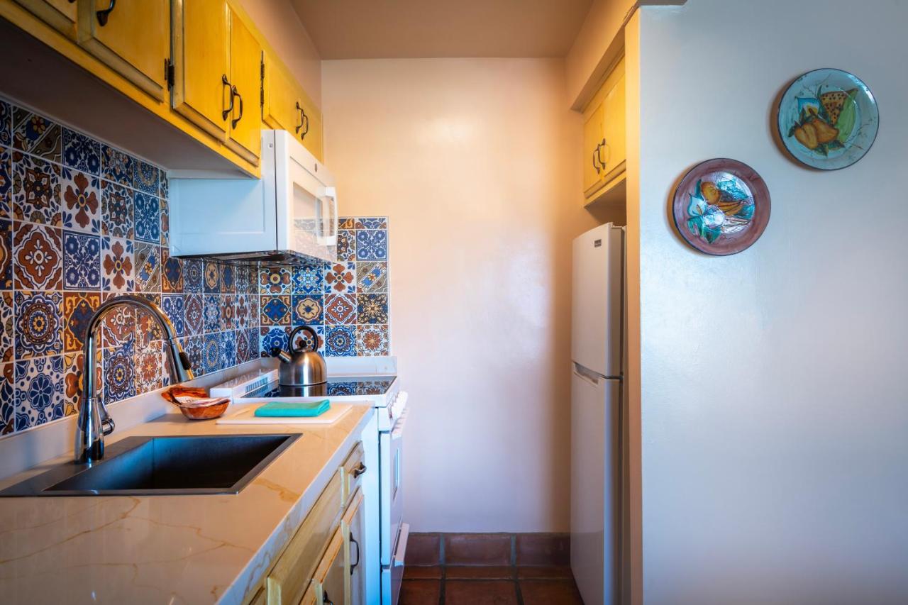 King Kitchen Studio at Hotel Pepper Tree Boutique Kitchen Studios - Anaheim