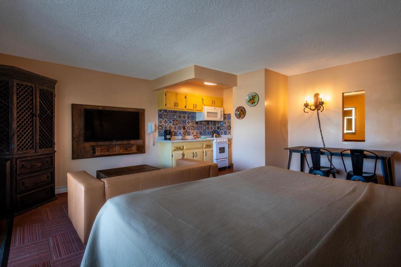 King Kitchen Studio at Hotel Pepper Tree Boutique Kitchen Studios - Anaheim
