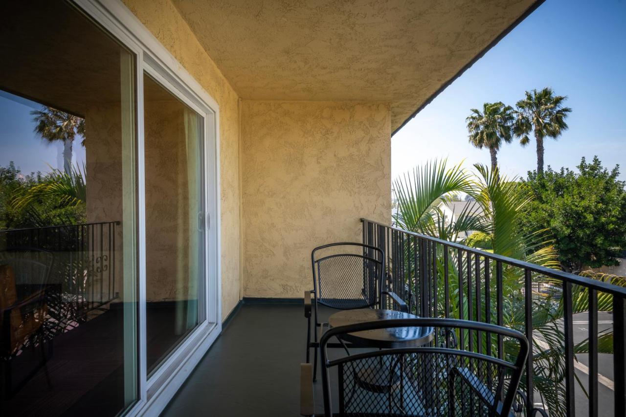 King Kitchen Studio at Hotel Pepper Tree Boutique Kitchen Studios - Anaheim
