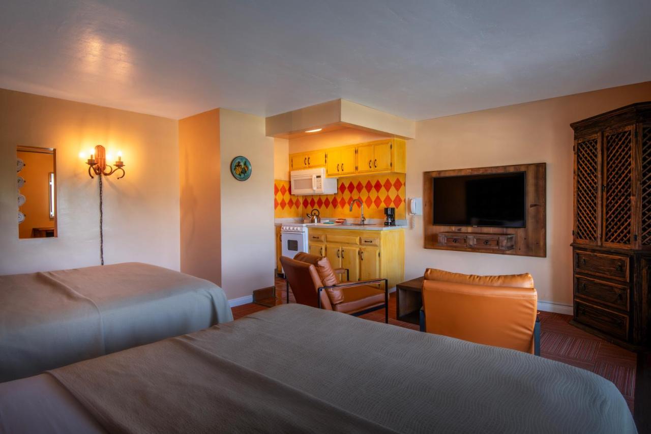 Queen Kitchen Studio at Hotel Pepper Tree Boutique Kitchen Studios - Anaheim