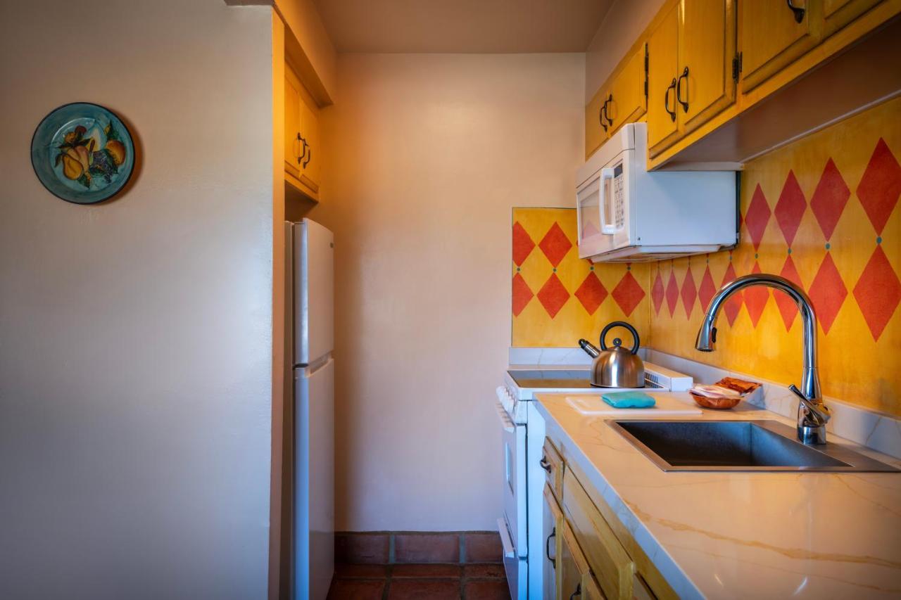 King Kitchen Studio at Hotel Pepper Tree Boutique Kitchen Studios - Anaheim