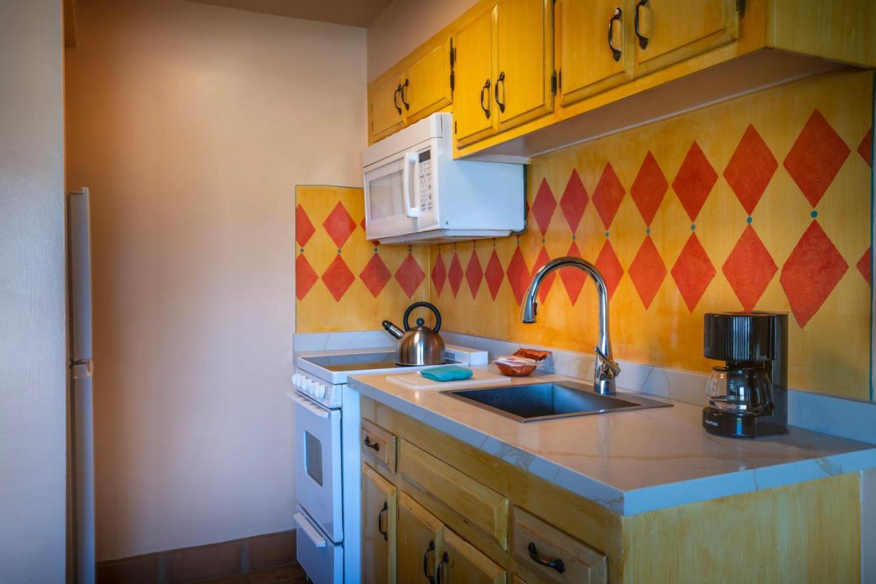 King Kitchen Studio at Hotel Pepper Tree Boutique Kitchen Studios - Anaheim